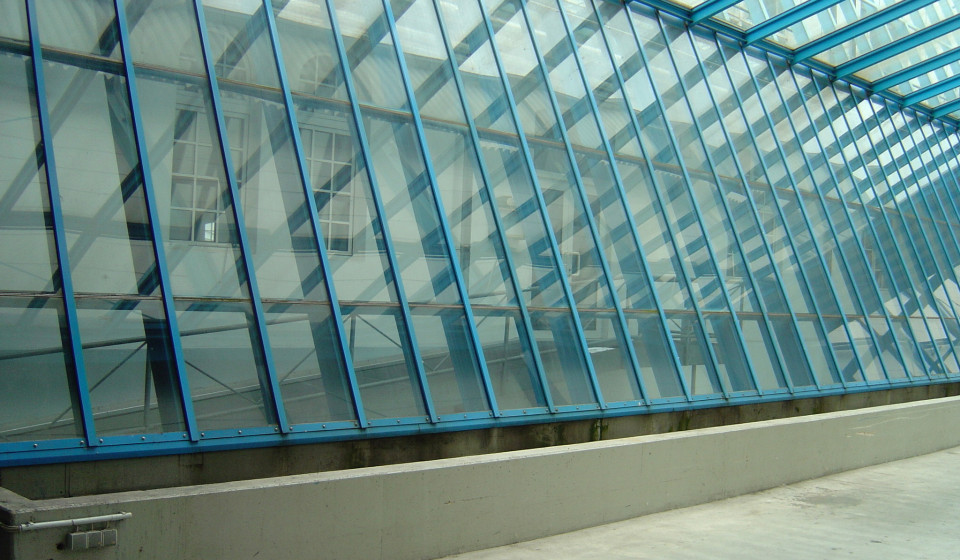 Glasfassadendurchbruch